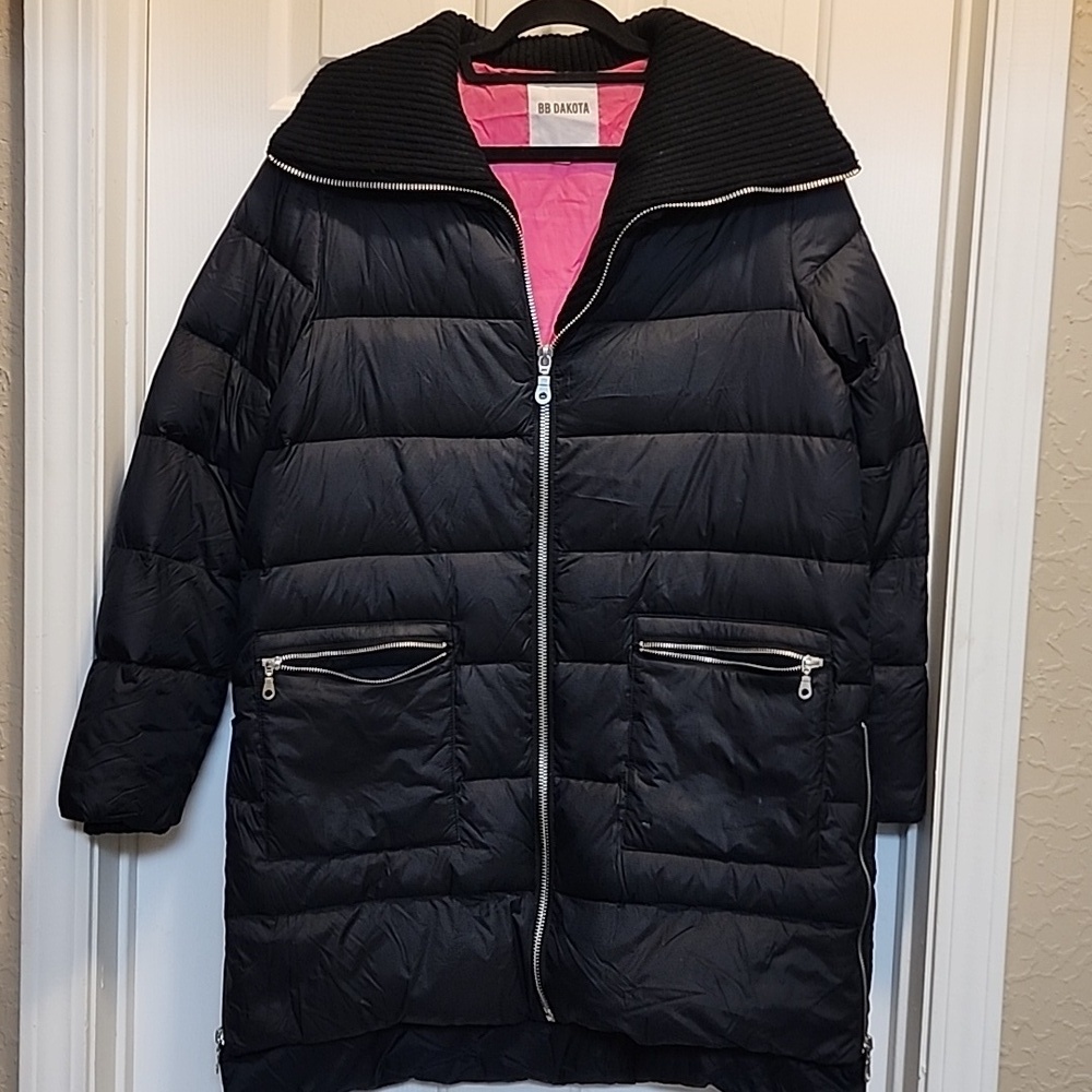 BB Dakota Black Puff  jacket sz Large